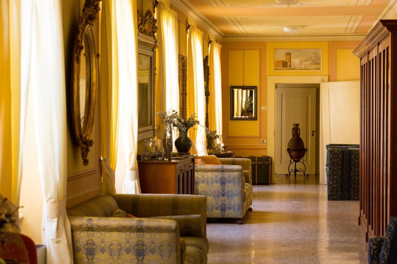 Отель Castello Degli Angeli Carobbio degli Angeli Экстерьер фото