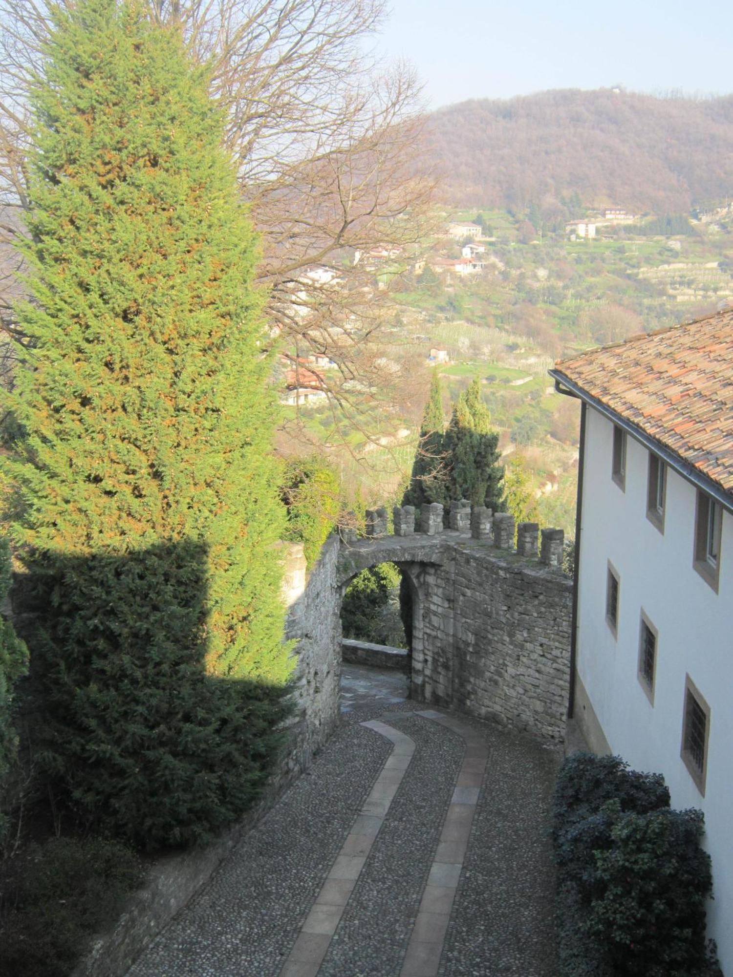 Отель Castello Degli Angeli Carobbio degli Angeli Номер фото