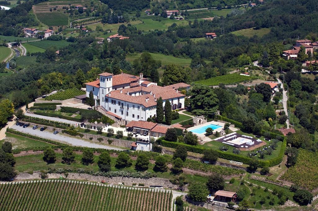 Отель Castello Degli Angeli Carobbio degli Angeli Экстерьер фото